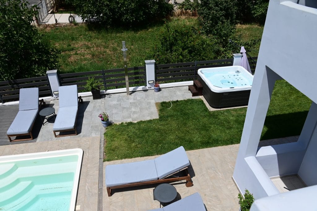 Big Blue Hotel is a boutique hotel with a private pool and a jacuzzi