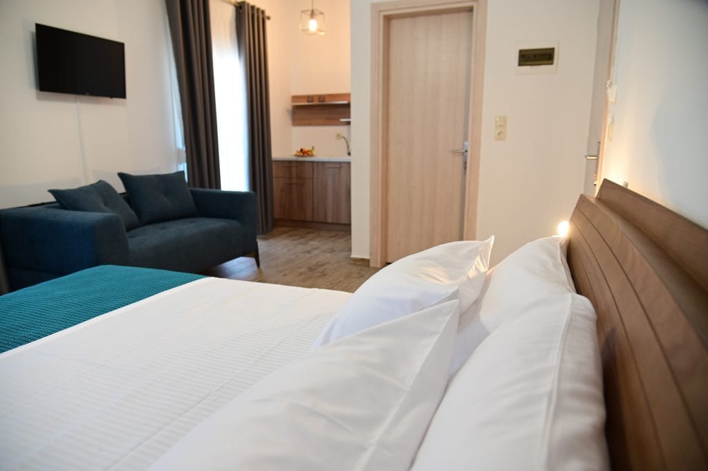 Big Blue Hotel Gallery Room A1 14